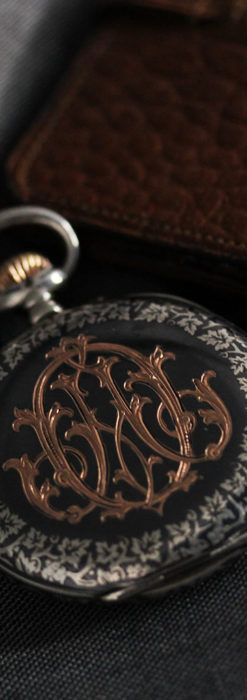 黒金装飾と彫りが美しいロンジンの銀無垢アンティーク懐中時計 【1905年製】革紐付き-P2274-1