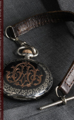 黒金装飾と彫りが美しいロンジンの銀無垢アンティーク懐中時計 【1905年製】革紐付き-P2274-15