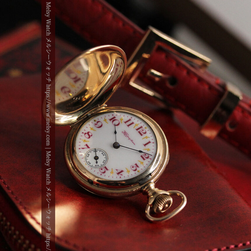 ワインレッドと金彩装飾 ハンプデンのアンティーク懐中時計 【1908年製】-P2288-1