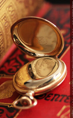 ワインレッドと金彩装飾 ハンプデンのアンティーク懐中時計 【1908年製】-P2288-14