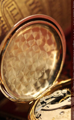 ワインレッドと金彩装飾 ハンプデンのアンティーク懐中時計 【1908年製】-P2288-16