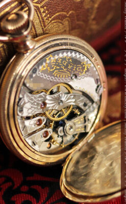ワインレッドと金彩装飾 ハンプデンのアンティーク懐中時計 【1908年製】-P2288-17