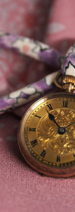 装飾の綺麗なスイス製の金無垢アンティーク懐中時計 【1913年製】-P2295-2