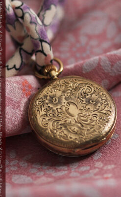 装飾の綺麗なスイス製の金無垢アンティーク懐中時計 【1913年製】-P2295-8