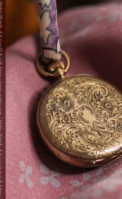 装飾の綺麗なスイス製の金無垢アンティーク懐中時計 【1913年製】-P2295-9