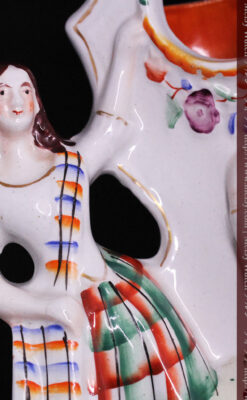 スタッフォードシャーの乙女3人の懐中時計用アンティークスタンド-S0825-7