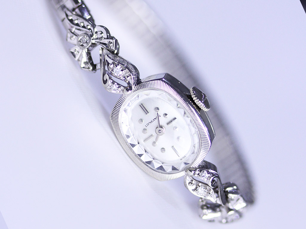 ロンジン女性用アンティーク腕時計 ダイヤモンドの輝くホワイト