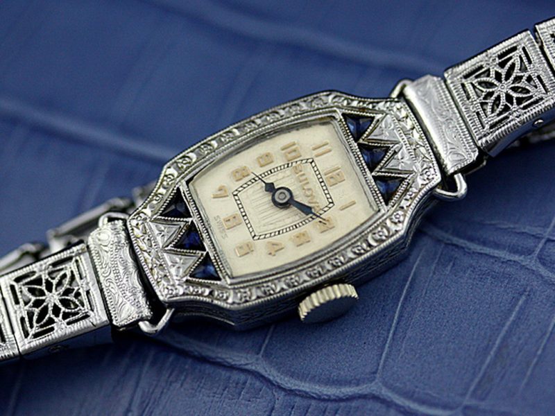 ブローバ 女性用アンティーク腕時計 青硝子・装飾バンド 【1931年製】