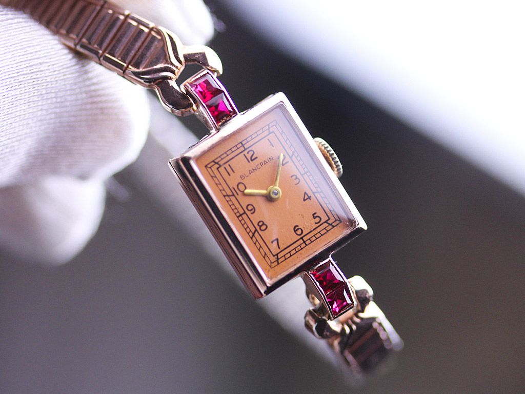 ブランパン 女性用金無垢アンティーク腕時計 ローズとルビーの色彩美 【1940年頃】