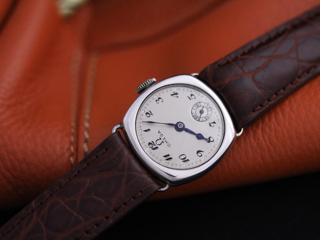 オメガ 銀無垢アンティーク腕時計 1930年製 小ぶりなクッション型