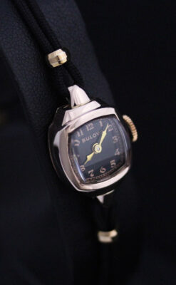 ブローバのアンティーク腕時計-W1391-13