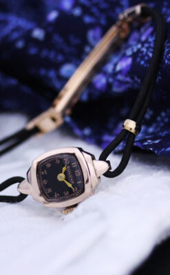 ブローバのアンティーク腕時計-W1391-2