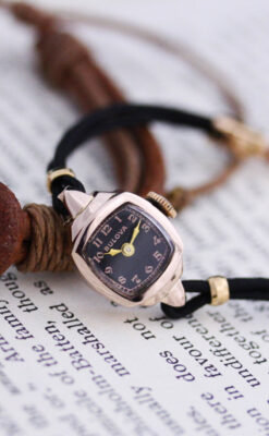 ブローバのアンティーク腕時計-W1391-3