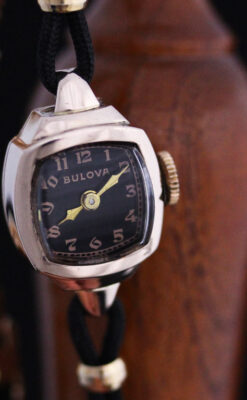 ブローバのアンティーク腕時計-W1391-4