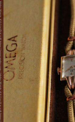 オメガ 金無垢ローズゴールドの女性用アンティーク腕時計 【1946年製】箱付き-W1186-12