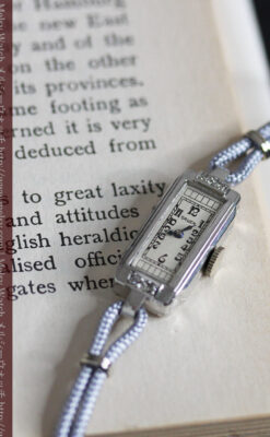 細長いグリュエンの女性用アンティーク腕時計-W1442-5