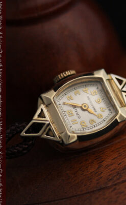 グリュエンの女性用腕時計トライアングル-W1450-8