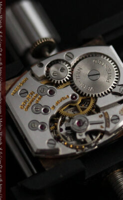 グリュエンの少し小さめの黒文字盤のアンティーク腕時計-W1459-16