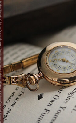 ウォルサムの金彩模様と細工バンドのアンティーク腕時計 【1898年製】-W1467-1