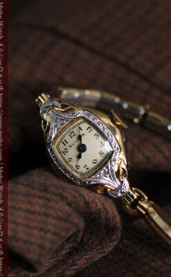 ブローバの金銀2色の装飾際立つ女性用アンティーク腕時計 【1942年製】-W1477-8