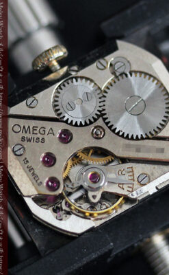 オメガ アンティーク腕時計 上品な黒と金のコントラスト 【1943年製】-W1481-18