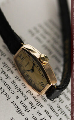 ロレックス 細長い樽型の女性用金無垢アンティーク腕時計 【1930年頃】-W1486-11