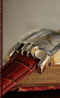 ブローバ 中世闘士の鎧兜のようなアンティーク腕時計-W1501-11