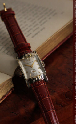 ブローバ 中世闘士の鎧兜のようなアンティーク腕時計-W1501-6