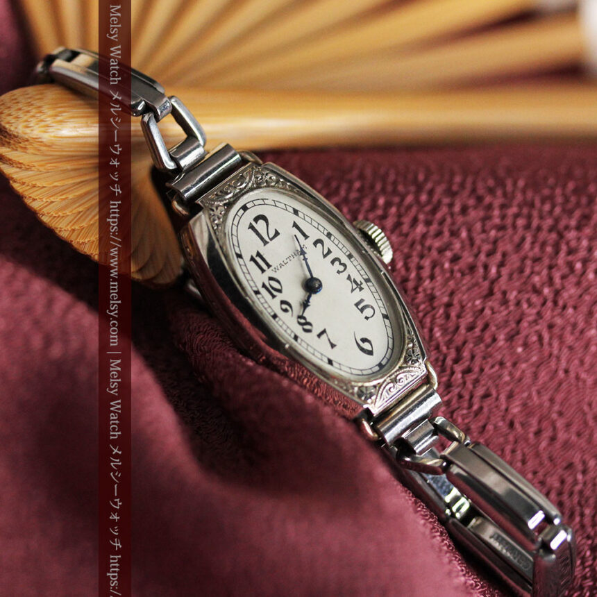 ウォルサムの上品な楕円形の女性用アンティーク腕時計 【1931年製】箱付き-W1507-1