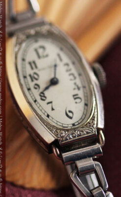 ウォルサムの上品な楕円形の女性用アンティーク腕時計 【1931年製】箱付き-W1507-10