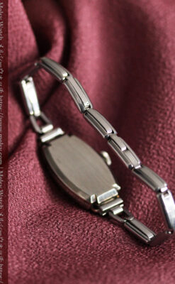 ウォルサムの上品な楕円形の女性用アンティーク腕時計 【1931年製】箱付き-W1507-13