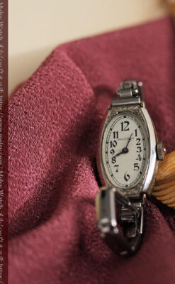 ウォルサムの上品な楕円形の女性用アンティーク腕時計 【1931年製】箱付き-W1507-5