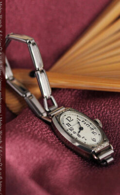 ウォルサムの上品な楕円形の女性用アンティーク腕時計 【1931年製】箱付き-W1507-6