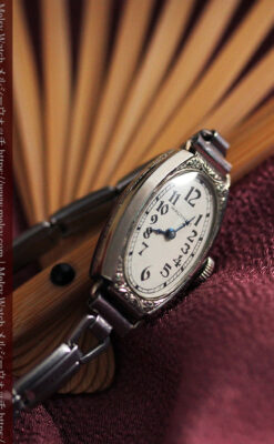 ウォルサムの上品な楕円形の女性用アンティーク腕時計 【1931年製】箱付き-W1507-7