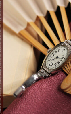 ウォルサムの上品な楕円形の女性用アンティーク腕時計 【1931年製】箱付き-W1507-9