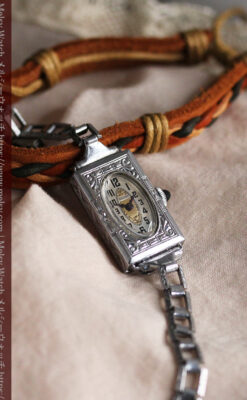 ブローバ 文字盤とケース装飾の綺麗な女性用アンティーク腕時計 【1927年製】ケース付き-W1509-6