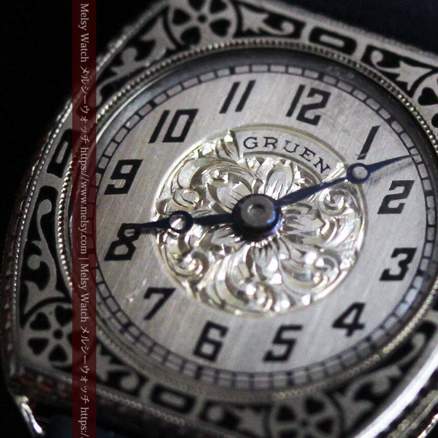 グリュエン 彫りとエナメル装飾の美しい女性用アンティーク腕時計 【1920年頃】-W1511-1