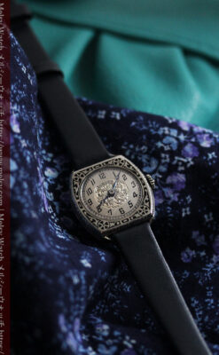 グリュエン 彫りとエナメル装飾の美しい女性用アンティーク腕時計 【1920年頃】-W1511-10