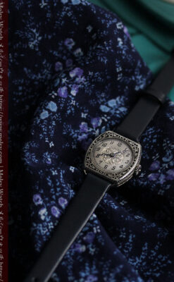 グリュエン 彫りとエナメル装飾の美しい女性用アンティーク腕時計 【1920年頃】-W1511-11