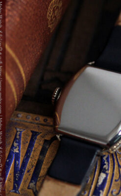 グリュエン 彫りとエナメル装飾の美しい女性用アンティーク腕時計 【1920年頃】-W1511-16