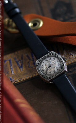 グリュエン 彫りとエナメル装飾の美しい女性用アンティーク腕時計 【1920年頃】-W1511-3