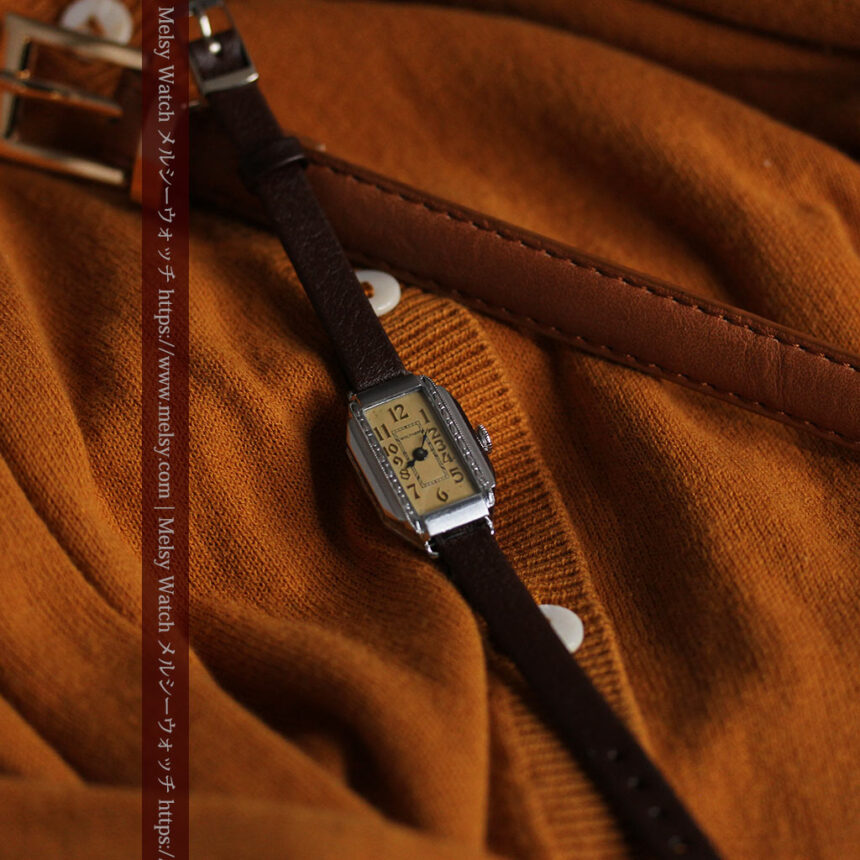 昭和初期の深みあるウォルサムの女性用アンティーク腕時計 【1934年製】箱付き-W1516-1