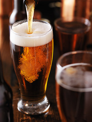 グラスに注がれるビール