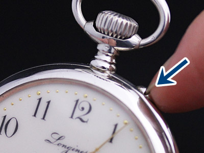 ボタンをしっかりと押し込む