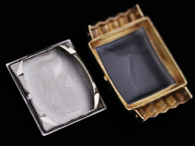 40年代の腕時計ケースの内側