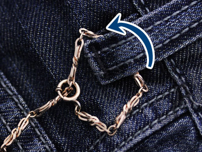 ベルトループにチェーンを回して留める