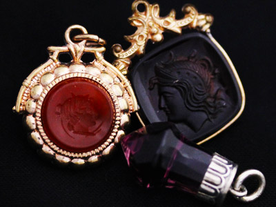 石とガラスの飾り