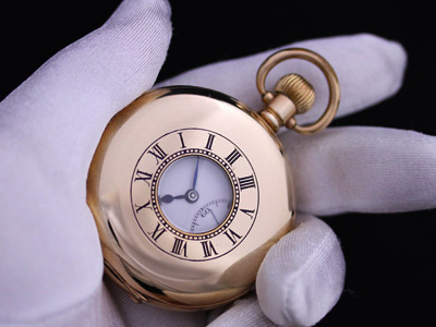 懐中時計と手袋
