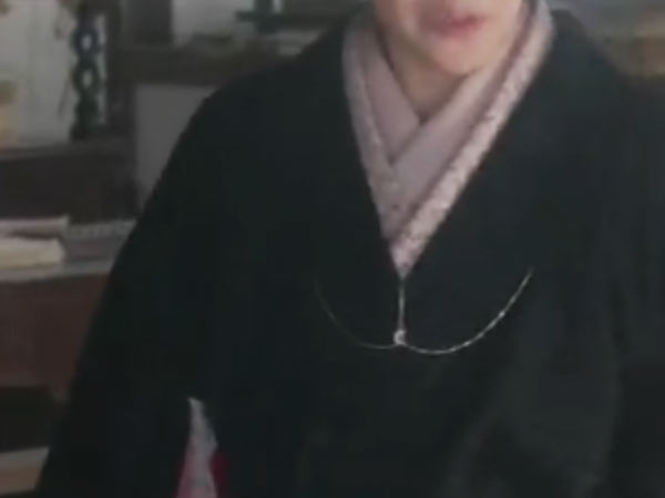 池部幾江を演じる大竹しのぶの懐中時計用ネックレス