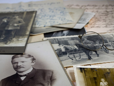 古い写真と眼鏡